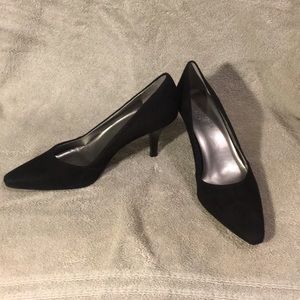 Anne Klein iFlex black suede low pump